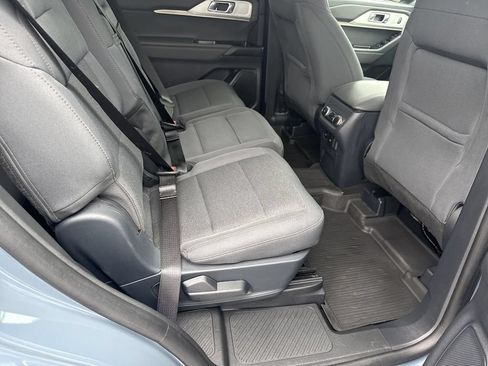 Used 2025 Ford Explorer Active AWD/4WD image 15