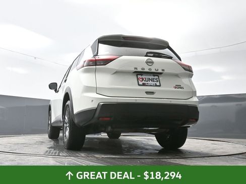 Used 2024 Nissan Rogue S image 56