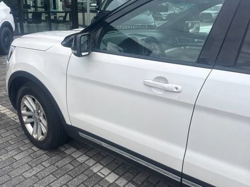 Used 2017 Ford Explorer XLT FWD image 17