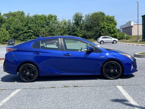 Used 2016 Toyota Prius Three Touring FWD image 9
