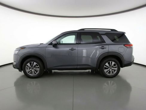 Used 2025 Nissan Pathfinder SV image 5