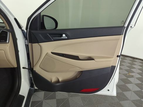 Used 2017 Hyundai Tucson SE image 32