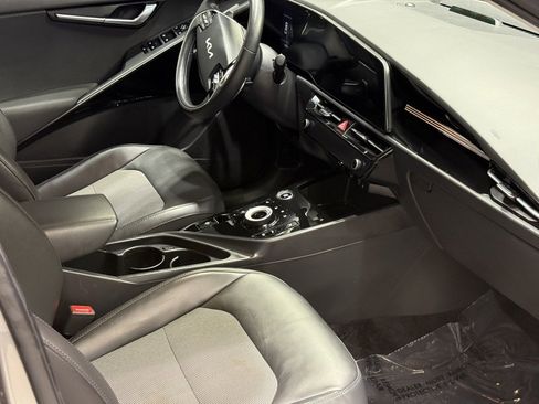 Used 2023 Kia Niro EX w/ EX Cold Weather Package image 27