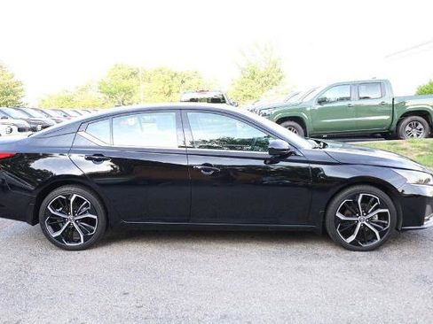 Certified 2025 Nissan Altima 2.5 SR w/ SR Premium Package FWD image 5