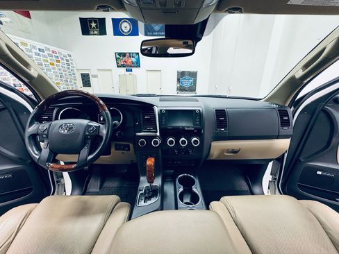 Used 2020 Toyota Sequoia Platinum image 31