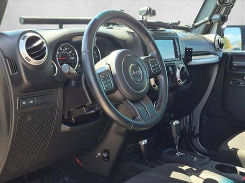 Used 2015 Jeep Wrangler Unlimited Rubicon w/ Connectivity Group AWD/4WD image 9