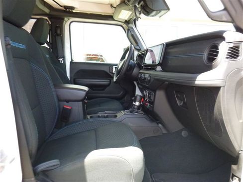 Used 2024 Jeep Wrangler Unlimited Rubicon 4xe AWD/4WD image 8