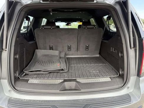Used 2024 Chevrolet Suburban Z71 w/ Luxury Package AWD/4WD image 8