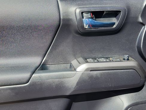 Used 2021 Toyota Tacoma TRD Off-Road w/ Technology Package image 6