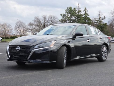 Used 2025 Nissan Altima 2.5 SV image 12