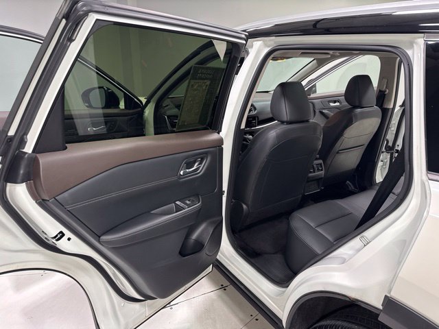 Used 2023 Nissan Rogue SL AWD/4WD image 21
