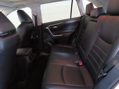 Used 2019 Toyota RAV4 XLE Premium image 30
