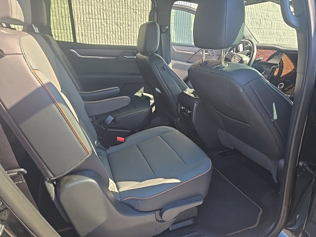 Used 2025 GMC Acadia AT4 w/ Super Cruise Package AWD/4WD image 13