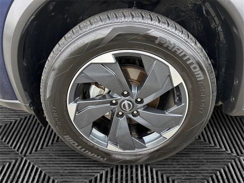 Used 2024 Nissan Rogue SV image 14