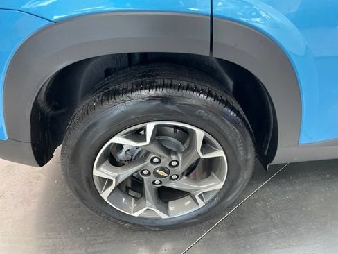 Used 2025 Chevrolet Trax LT w/ LT Convenience Package FWD image 9