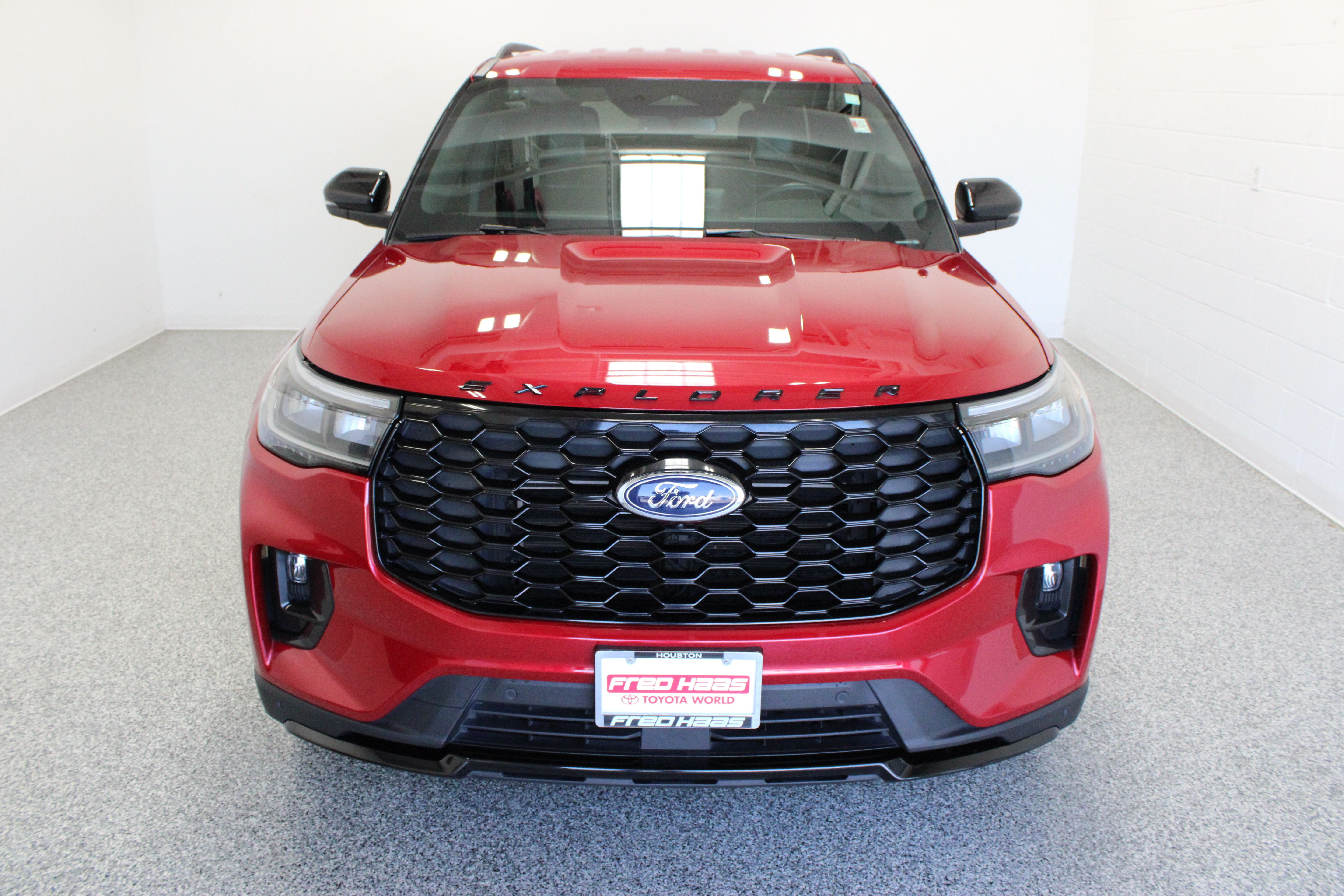 Used 2025 Ford Explorer ST-Line w/ Premium Package RWD image 3