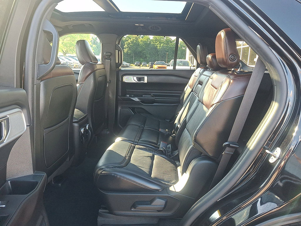 Used 2020 Ford Explorer Platinum w/ Premium Technology Package AWD/4WD image 26