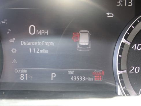 Used 2024 Toyota Highlander LE AWD/4WD image 21