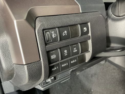 Used 2025 Toyota Tacoma TRD Sport image 13