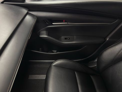 Used 2021 MAZDA MAZDA3 s image 26