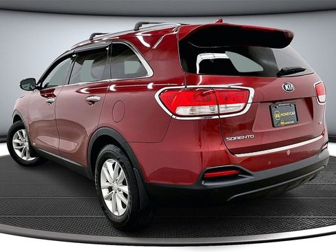 Used 2016 Kia Sorento LX w/ LX Convenience Package image 4