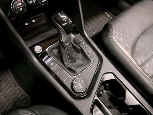 Used 2022 Volkswagen Taos SEL image 37