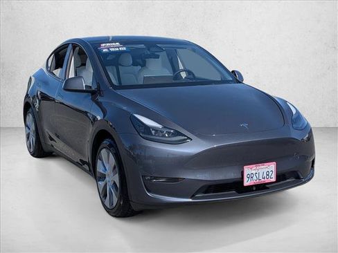Used 2023 Tesla Model Y Long Range AWD/4WD image 3