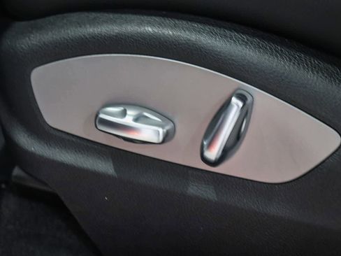Used 2024 Porsche Macan AWD/4WD image 21