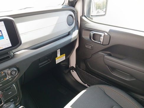 New 2025 Jeep Gladiator Sport image 31