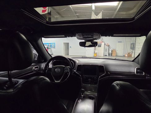 Used 2018 Jeep Grand Cherokee Limited image 38