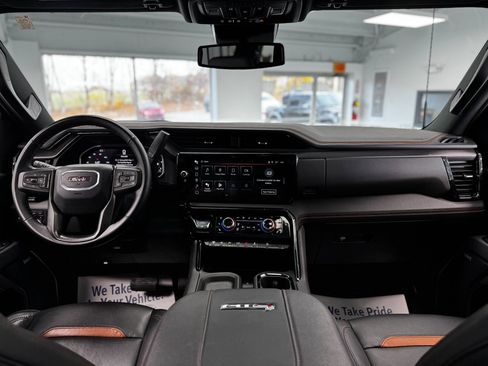 Used 2025 GMC Sierra 2500 AT4 image 26