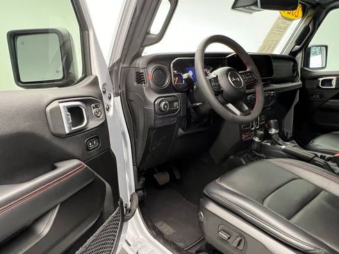 Used 2024 Jeep Wrangler Unlimited Rubicon w/ Technology Group image 4