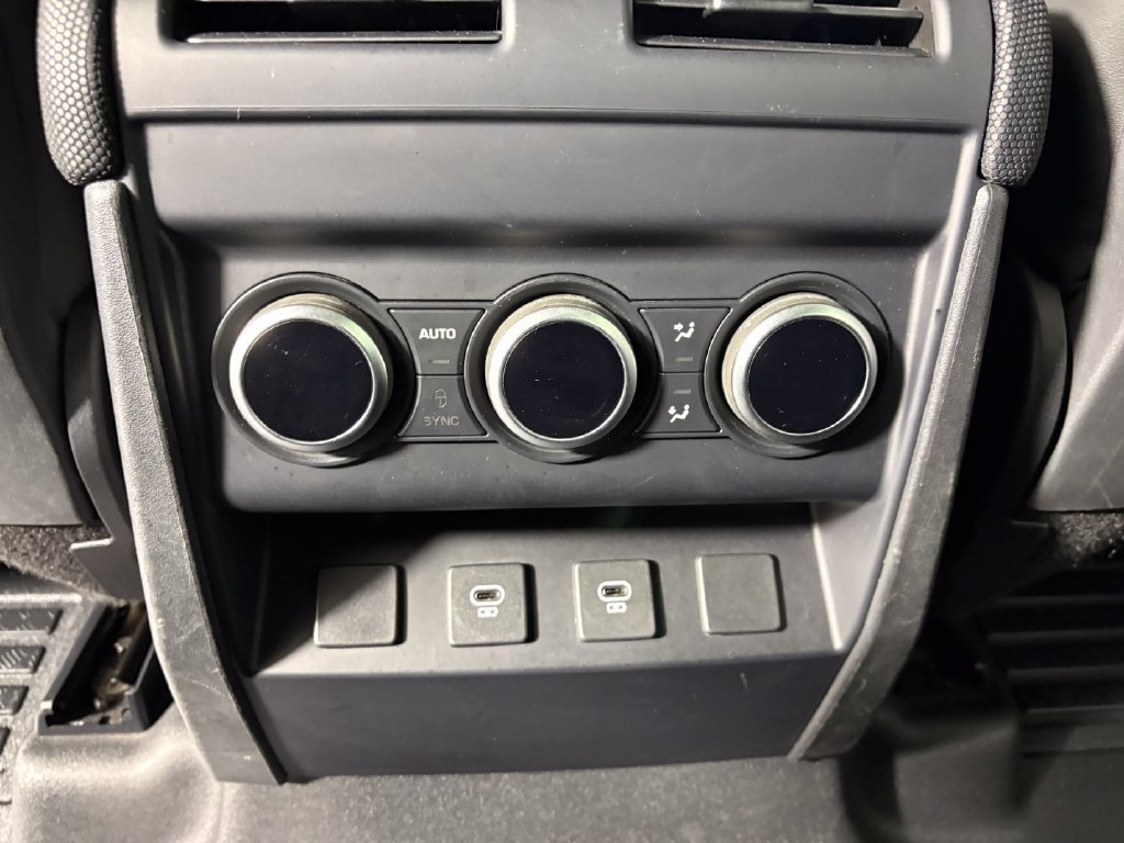 Used 2023 Land Rover Defender 110 AWD/4WD image 29