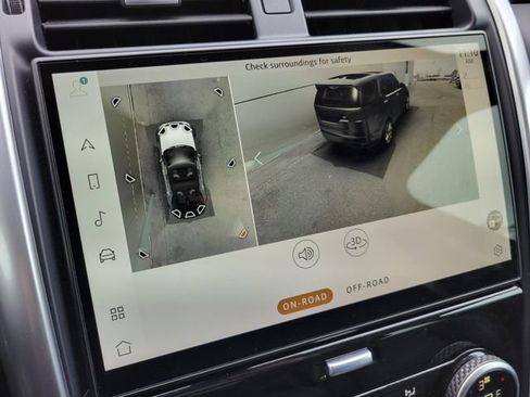 Used 2024 Land Rover Discovery S image 35