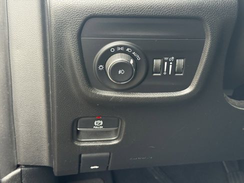 Used 2023 Jeep Grand Cherokee L Limited image 17