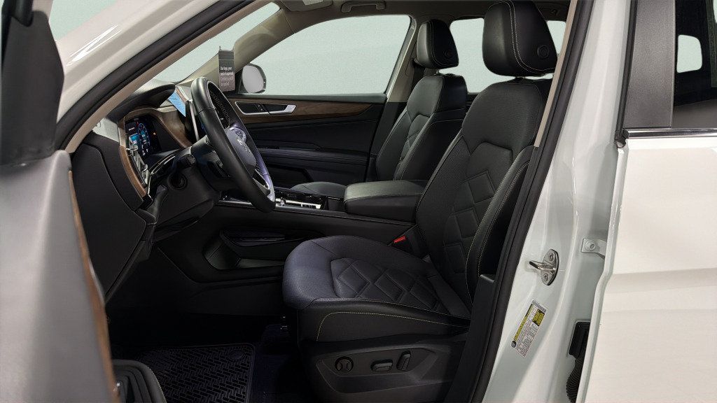 Used 2024 Volkswagen Atlas SE FWD image 17