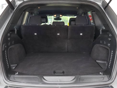 Used 2020 Jeep Grand Cherokee Laredo image 9