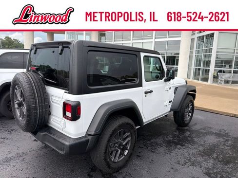 Used 2025 Jeep Wrangler Sport AWD/4WD image 7