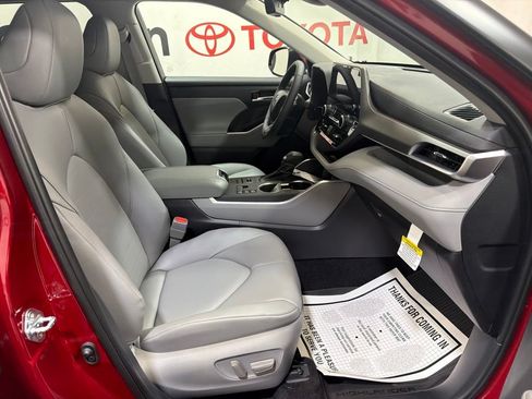New 2026 Toyota Highlander XLE AWD/4WD image 12