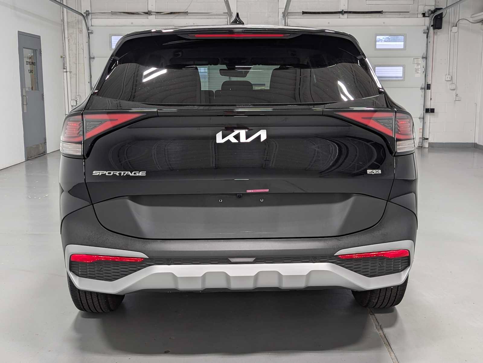 Certified 2025 Kia Sportage LX AWD/4WD image 9