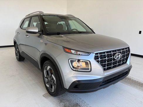 Used 2024 Hyundai Venue SEL FWD image 16