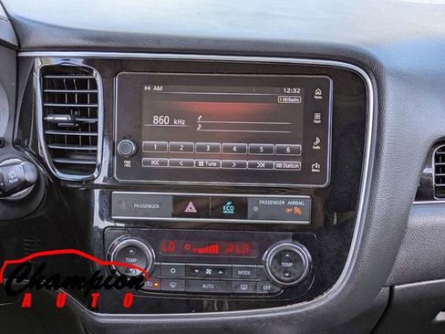 Used 2019 Mitsubishi Outlander SE image 22