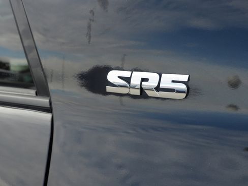 Used 2022 Toyota 4Runner SR5 Premium w/ Moonroof Package image 18