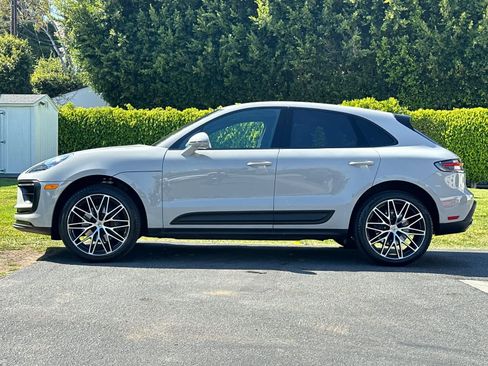 Certified 2025 Porsche Macan AWD/4WD image 2