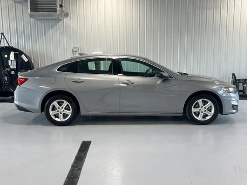 Used 2024 Chevrolet Malibu LT FWD image 2