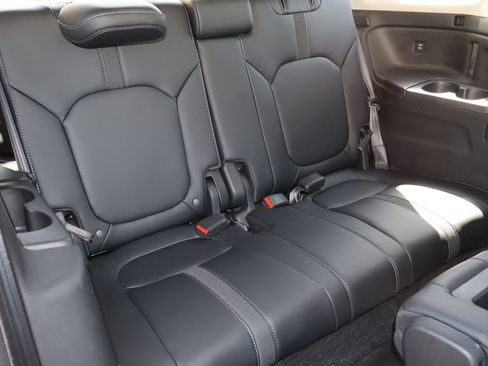 Used 2025 Honda Pilot EX-L image 18