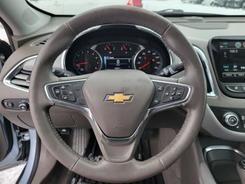 Used 2018 Chevrolet Malibu LT w/ Leather Package FWD image 19