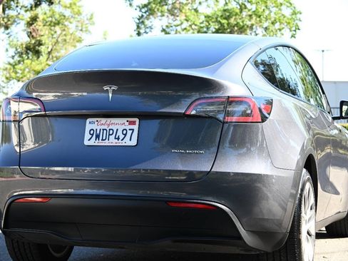 Used 2023 Tesla Model Y Long Range AWD/4WD image 5