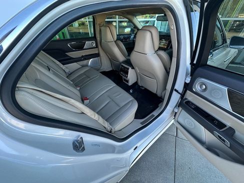 Used 2017 Lincoln Continental Reserve w/ Luxury Package image 16