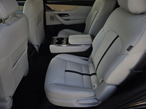 Used 2024 MAZDA CX-90 3.3 Turbo S w/ Premium Plus image 11